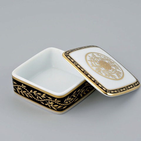 THG MARQUISE NOIR DECOR OR Коробка для таблеток керамическая, квадратная 55х55 мм., настольная, декор черный/золото, цвет белый, A7F-A02-4617
