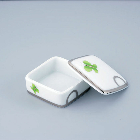 THG CAPUCINE VERT DECOR PLATINE Коробка для таблеток керамическая, квадратная 55х55 мм., настольная, декор платина/зеленый, цвет белый, A7E-A02-4617