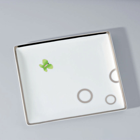 THG CAPUCINE VERT DECOR PLATINE Поднос керамический 171х154 мм., настольный, middle size, декор платина/зеленый, цвет белый, A7E-A02-4613